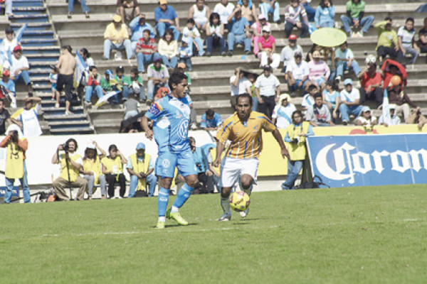 Ramón Núñez ya celebra con el Puebla