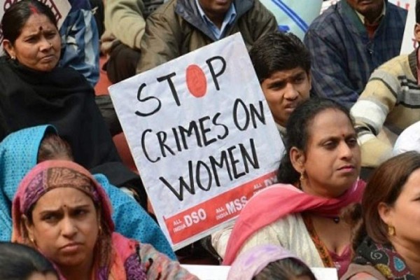 Conmoción en India: Tres hombres violan a mujer y asesinan a su bebé