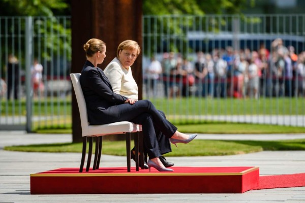 Berlin (Germany), 11/07/2019.- German Chancellor Angela Merkel (R) and Danish Prime Minister Mette Frederiksen (L) during a reception with military honors at the Chancellery in Berlin, Germany, 11 July 2019. German Chancellor Angela Merkel and Danish Prime Minister Mette Frederiksen meet for bilateral talks. (Dinamarca, Alemania) EFE/EPA/JENS SCHLUETER