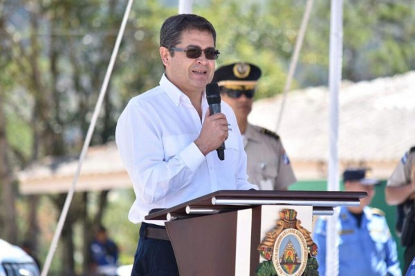 Juan Orlando inaugura una base de la fuerza Tigres en Lepaterique