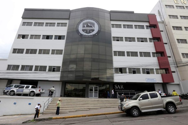 Los tres impuestos que cargan la economía