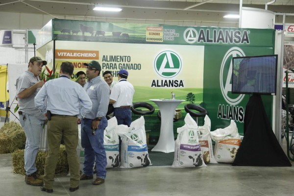 Unos 450 ganaderos se van satisfechos del Congreso de la Leche