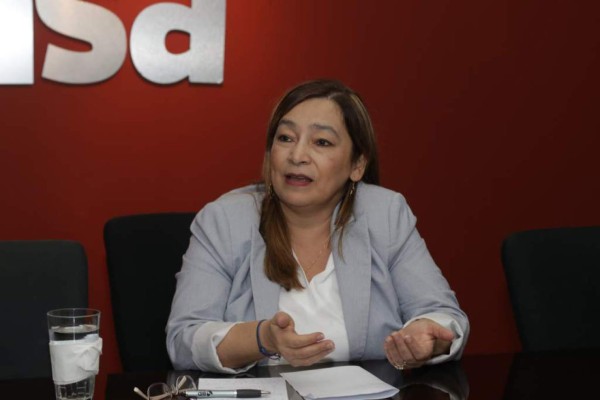 La secretaria de Finanzas, Rocío Tábora.