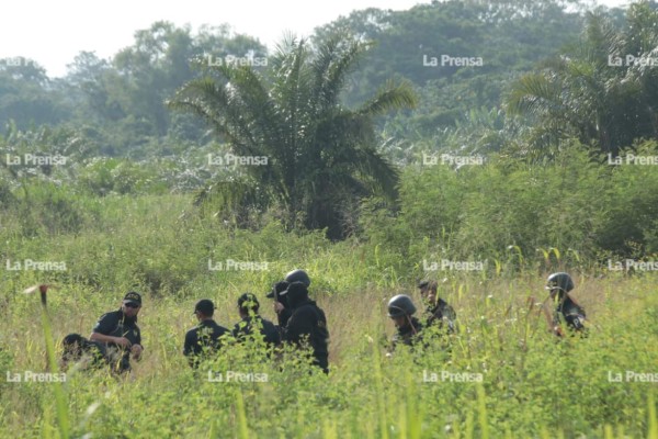 Buscan en cementerio clandestino a víctimas de 'La Banda del Negro'