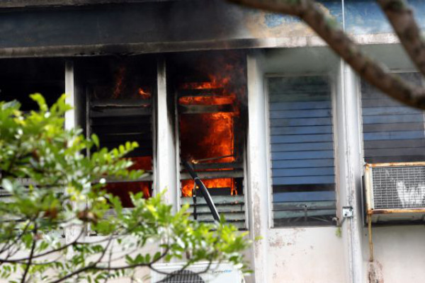 Llamas consumen facultad de Química en la Unah