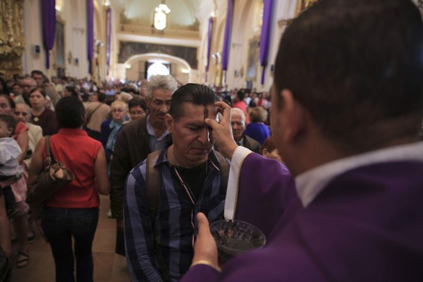Iglesia pide a hondureños no dejarse 'robar' la Cuaresma por los políticos