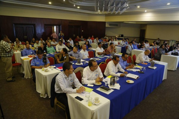 Capacitan a dirigentes para luchar contra la violencia