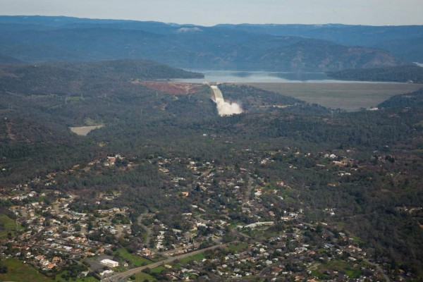 OROVILLE, CA - FEBRUARY 13: Oroville lake, the emergency spillway, the damaged main spillway, and the earthen Oroville Dam are seen behind the town of Oroville from the air on February 13, 2017 in Oroville, California. Almost 200,000 people were ordered to evacuate the northern California town after a hole in the emergency spillway in the Oroville Dam threatened to flood the surrounding area. Elijah Nouvelage/Getty Images/AFP== FOR NEWSPAPERS, INTERNET, TELCOS & TELEVISION USE ONLY ==