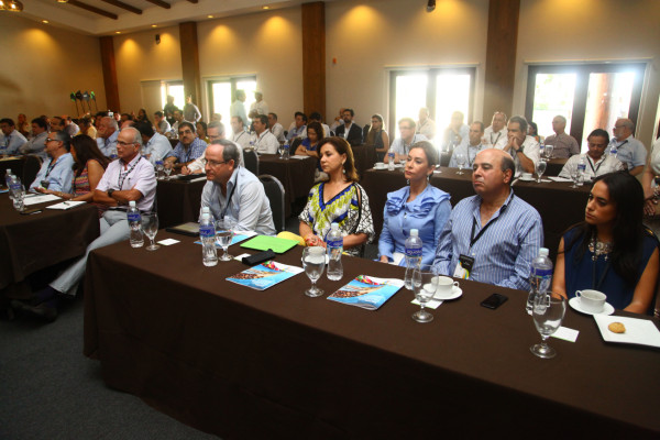 Aznar: 'En el mundo de la economía global no se regala nada'