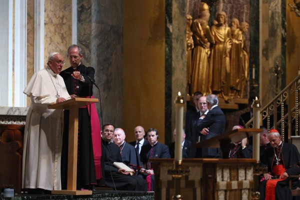 Papa pide a Iglesia de EUA que acoja 'sin miedo' a migrantes