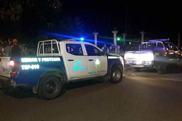 Ejecutan a dos supuestos asaltantes en parque central de Catacamas