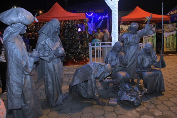 Estatuas humanas, ejemplo de arte, colorido y pasión en Honduras