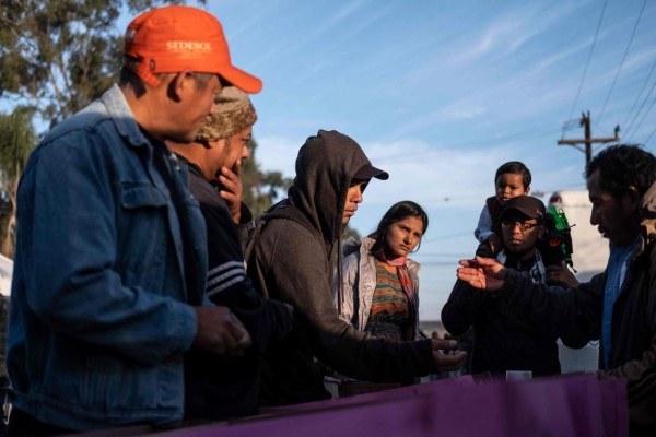 Casi 700 migrantes centroamericanos se registran para pedir empleo en México