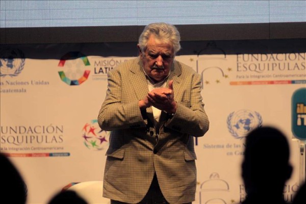 Mujica evita hablar sobre corrupción en Centroamérica  