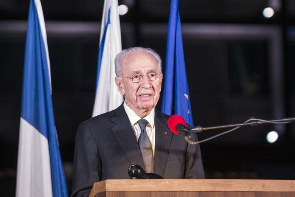 Expresidente israelí, Shimon Peres, en coma inducido tras un derrame