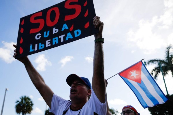 Congresistas republicanos acusan a Biden de escuchar a izquierdistas y no a cubanos