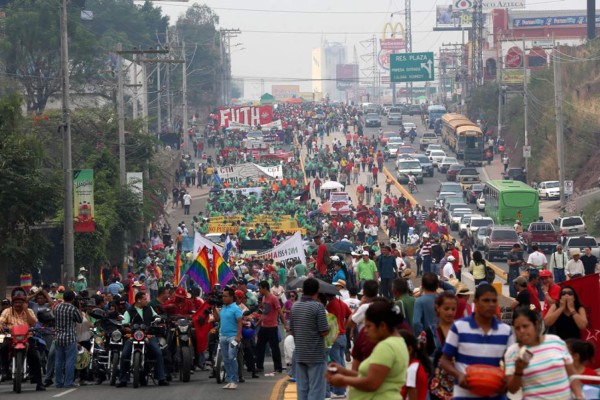 Trabajadores hondureños exigen mejoras salariales y anuncian central única