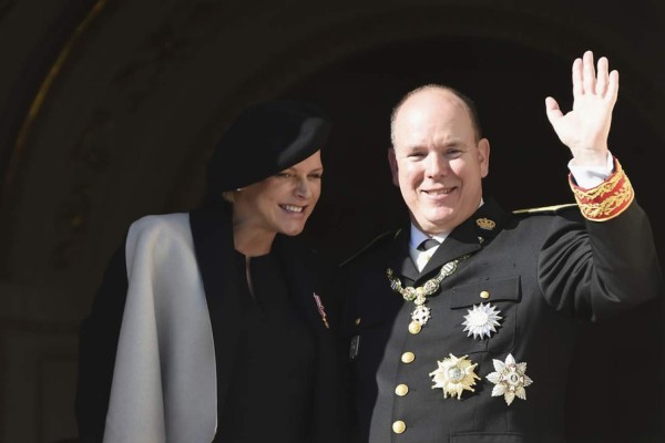 Charlene de Mónaco da a luz un niño y una niña