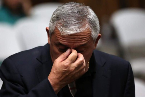 Guatemala recibe 305,000 dólares incautados a red de corrupción  