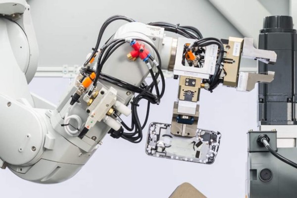 Apple presenta un robot 'come iPhones”