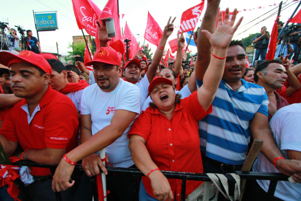 Candidatos de El Salvador cierran sus campañas seguros de ganar