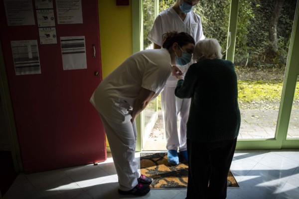 Europeos se encierran para frenar segunda ola de la pandemia