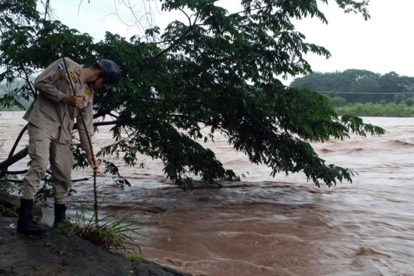 Un muerto y varios daños dejan fuertes lluvias en Honduras