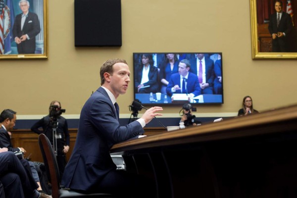 El Parlamento británico vuelve a citar a Mark Zuckerberg