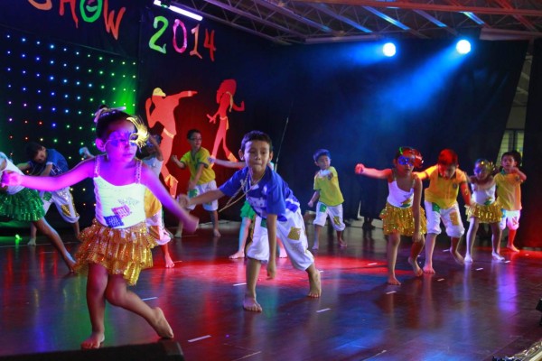 Saint Peter’s Academy celebra con bailes 25 años de fundación