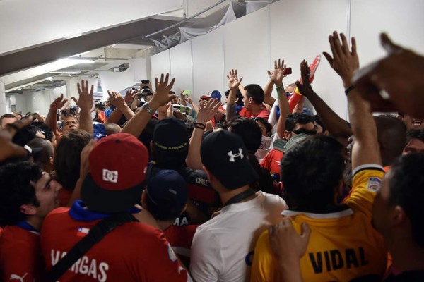 Unos 30 chilenos arrestados por tratar de entrar por la fuerza en Maracaná