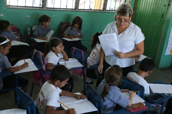 Miden rendimiento en matemáticas y español de escolares sampedranos