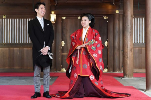 Ayako de Japón deja de ser princesa y se casa por amor
