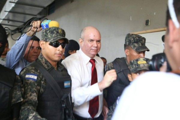 El exalcalde de San Pedro Sula Rodolfo Padilla Sunseri se entregó a la justicia tras conocer una orden de captura en su contra.