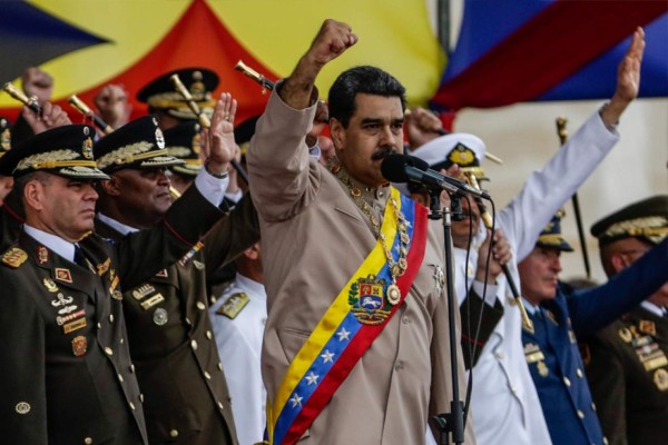 Maduro pone en alerta a militares tras denunciar ataque desde helicóptero  