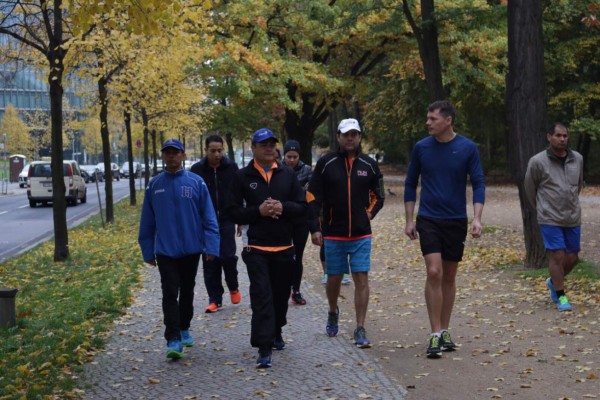 JOH se ejercita previo a su reunión con Merkel