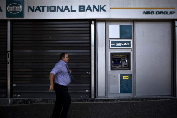 Reabren los bancos hoy en Grecia
