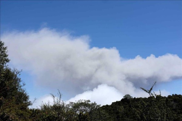 Toman medidas de seguridad ante volcán en Costa Rica