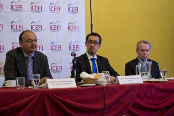 Corrupción y lentas reformas fiscales frenan crecimiento económico