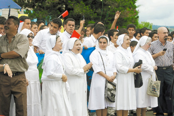 Salesianos reciben con júbilo a San Juan Bosco