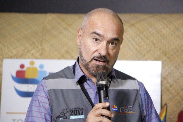 Embajador de Francia apela a la no injerencia en Honduras