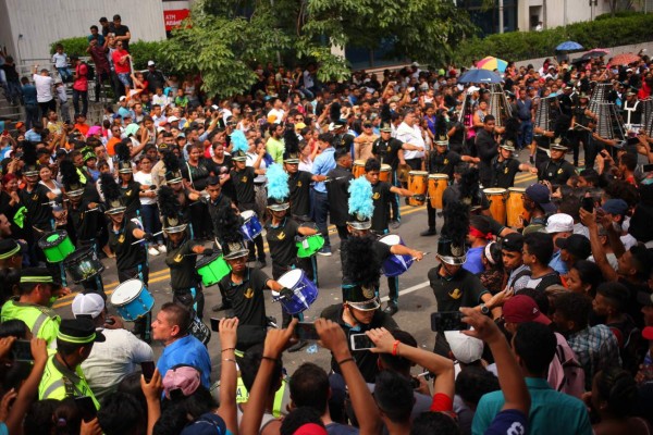 Derroche de cultura y belleza en desfiles en San Pedro Sula