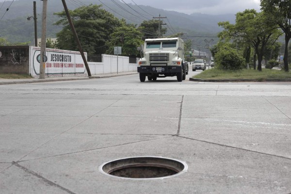 Al mes se roban más de 20 tapaderas del alcantarillado