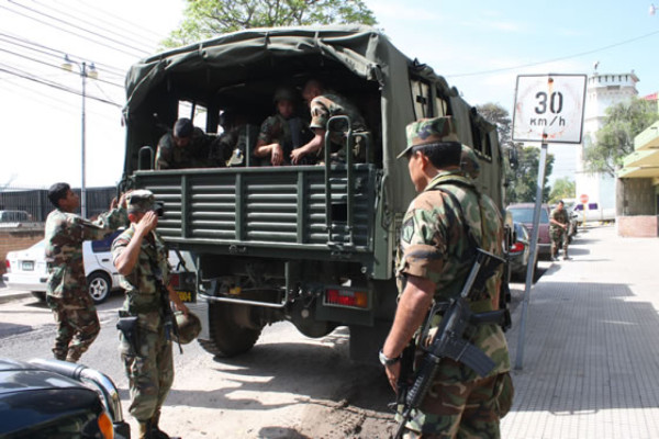 Militares se despliegan en capital hondureña en medio de agitación política