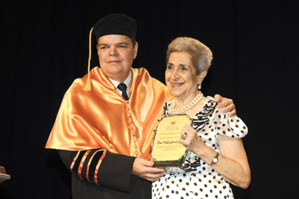 Solemne graduación de profesionales de U-SPS