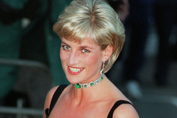 Princesa Diana habría filtrado contactos reales