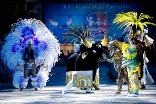 Brasil: El festival de los bueyes rojos y azules clausura su año más difícil