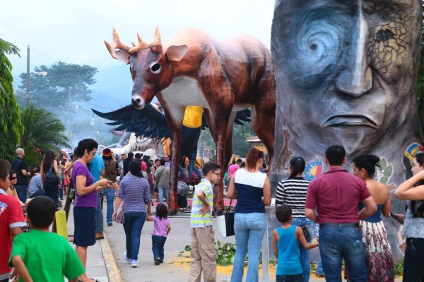Trinidad ardió de entusiasmo con sus chimeneas