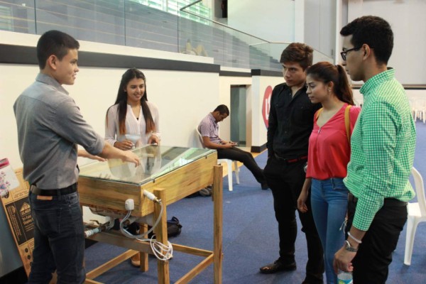 Estudiantes de Unitec crean purificador de agua para comunidades rurales