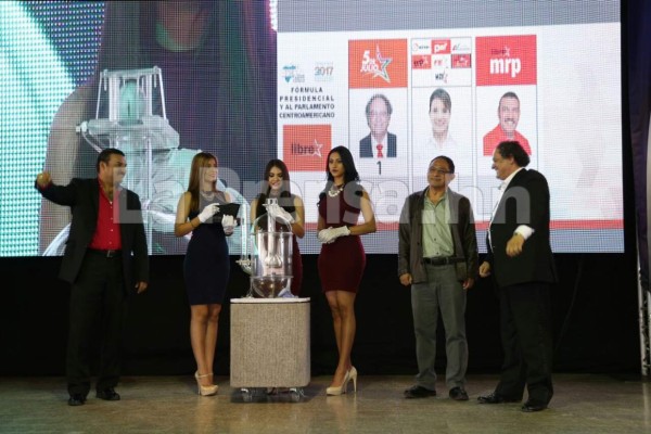 Definen posiciones en papeleta electoral de Libre y el Partido Liberal