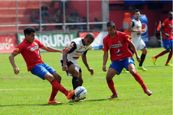 Hondureño Óscar Isaula firma un doblete en goleada del Heredia